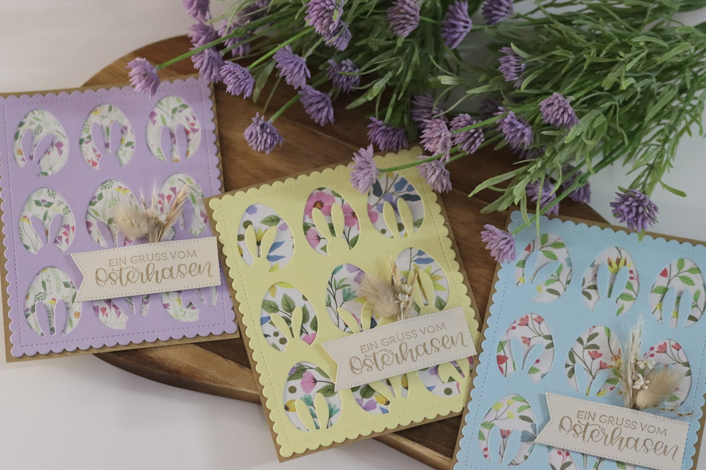Handgemachte Osterkarte mit Trockenblumen