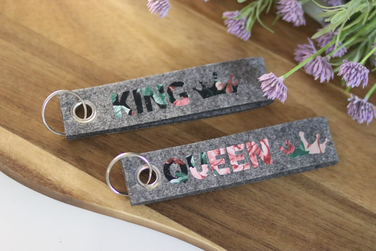 Filz-Schlüsselanhänger-Set „King und Queen“ | Blumenmuster | Geschenkidee