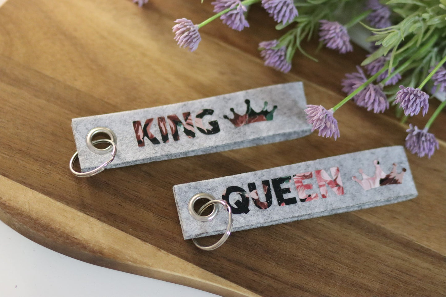 Filz-Schlüsselanhänger-Set „King und Queen“ | Blumenmuster | Geschenkidee