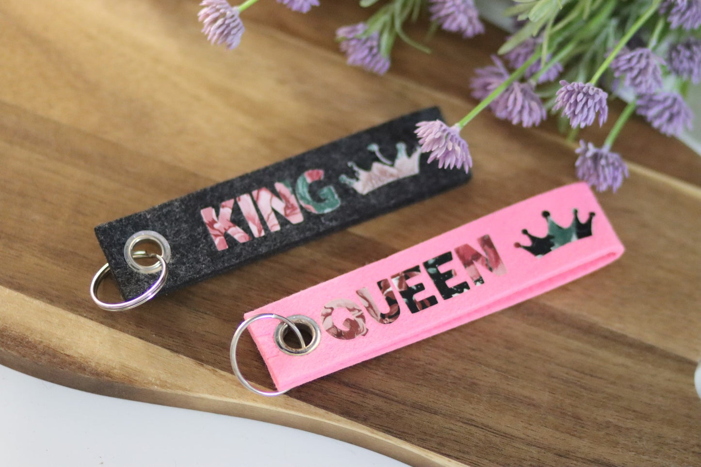 Filz-Schlüsselanhänger-Set „King und Queen“ | Blumenmuster | Geschenkidee