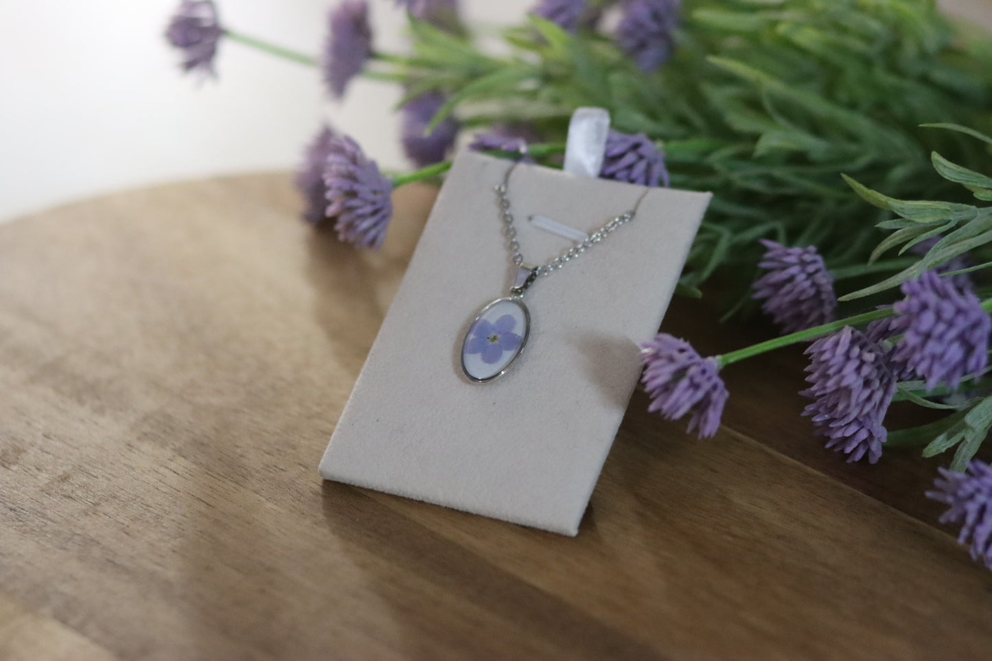 Kette mit echtem Vergissmeinnicht | ovale Silberfassung | handgemacht